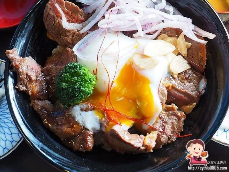 滿滿6盎司超厚牛排丼只要260元，親子丼只賣你100元，這在那裡?!